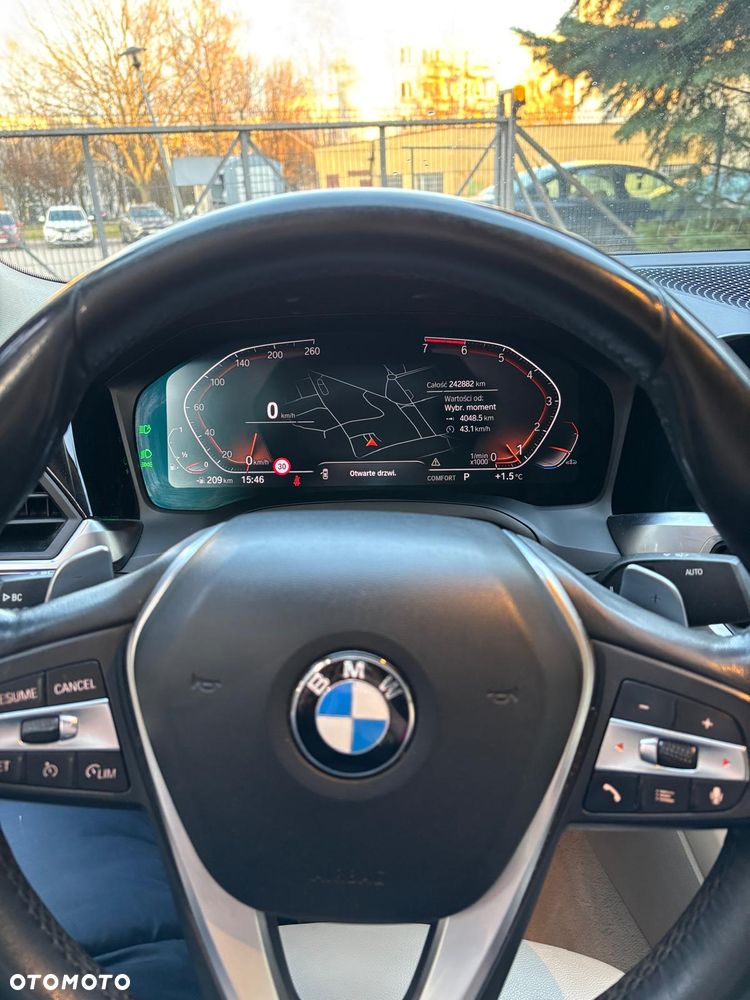 BMW Seria 3 330i - 7