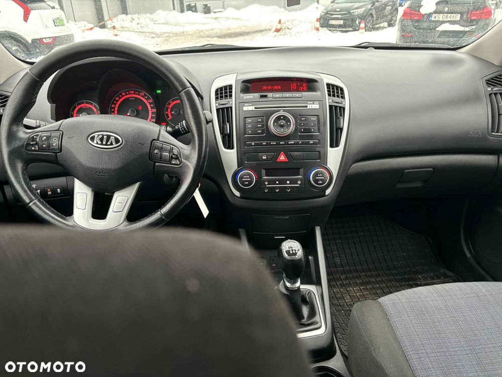 Kia Ceed - 10