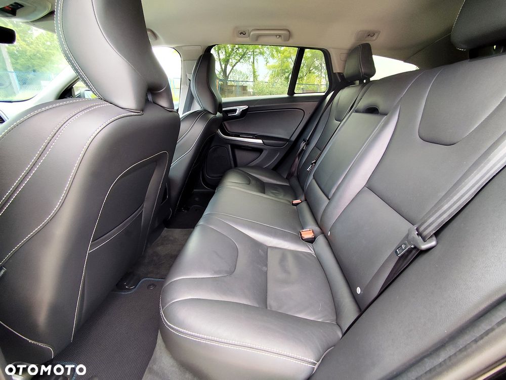 Volvo V60 D6 AWD Plug-in Hybrid Summum - 11