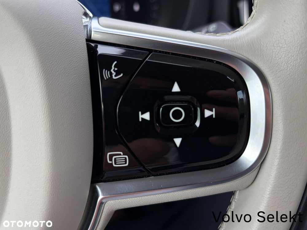 Volvo XC 60 B4 B Plus Dark - 25