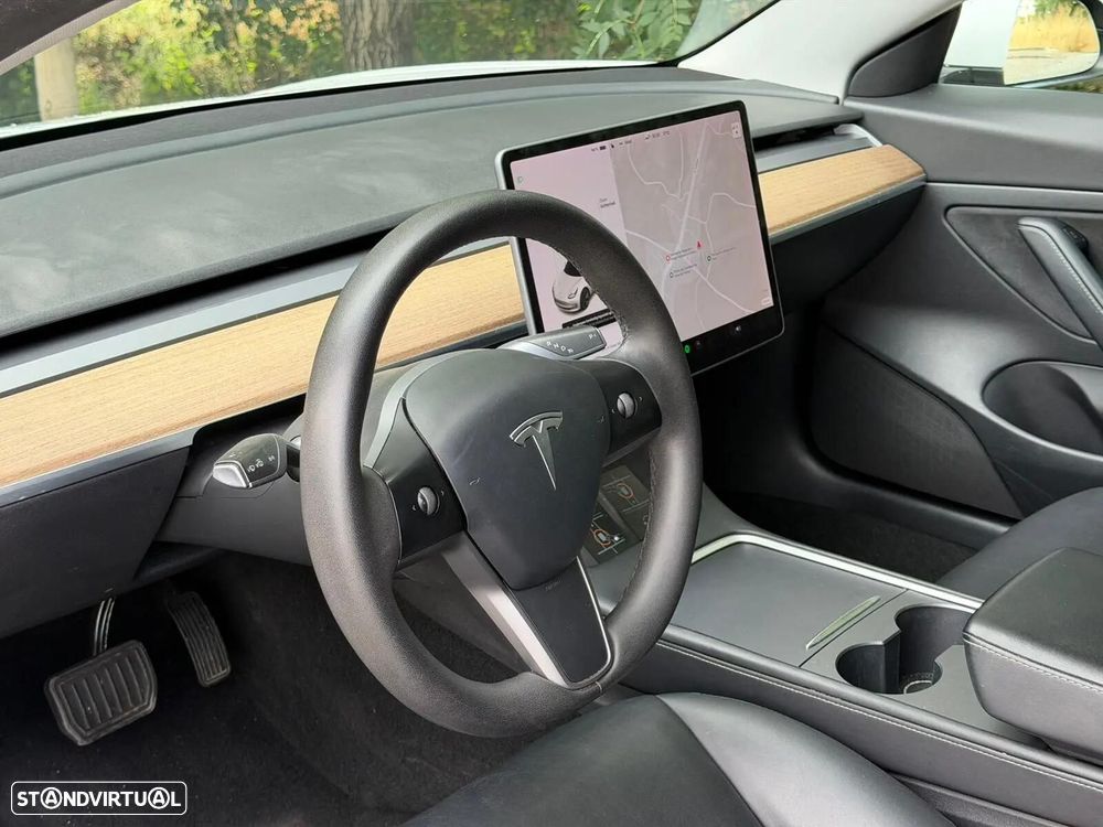 Tesla Model 3 Standard Range Plus RWD — fotografia 25