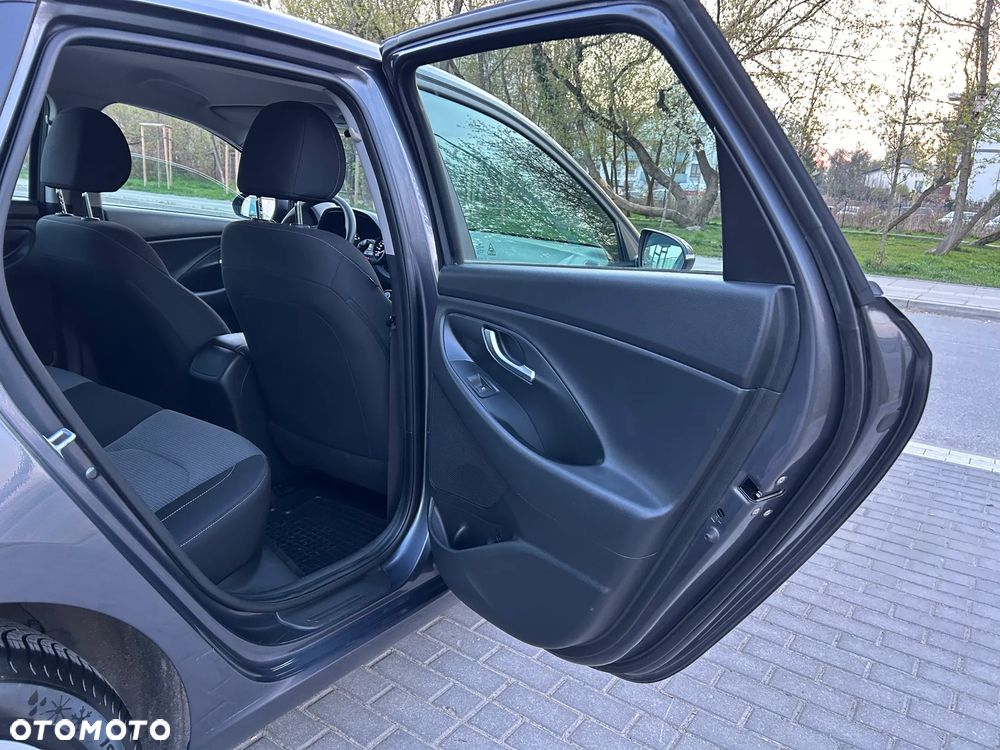 Hyundai i30 1.4 Classic + - 19