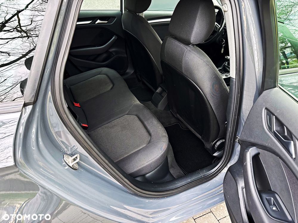 Audi A3 Sportback 1.6 TDI design - 36