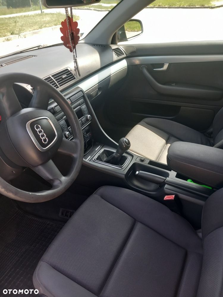 Audi A4 Limousine - 8