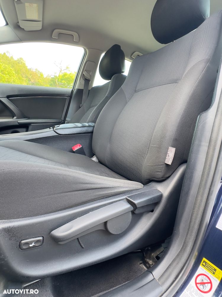 Toyota Avensis 2.0 D-4D - 13