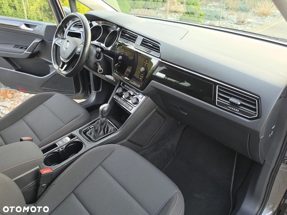 Volkswagen Touran - 15