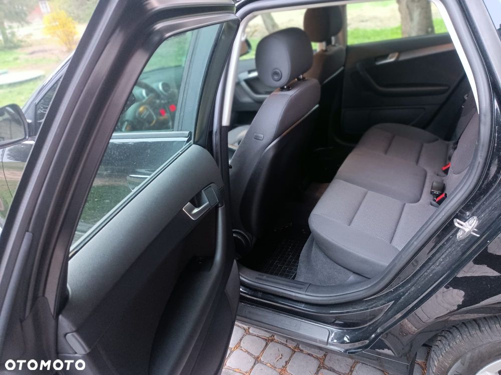 Audi A3 Sportback 1.6 TDI DPF Ambiente - 25