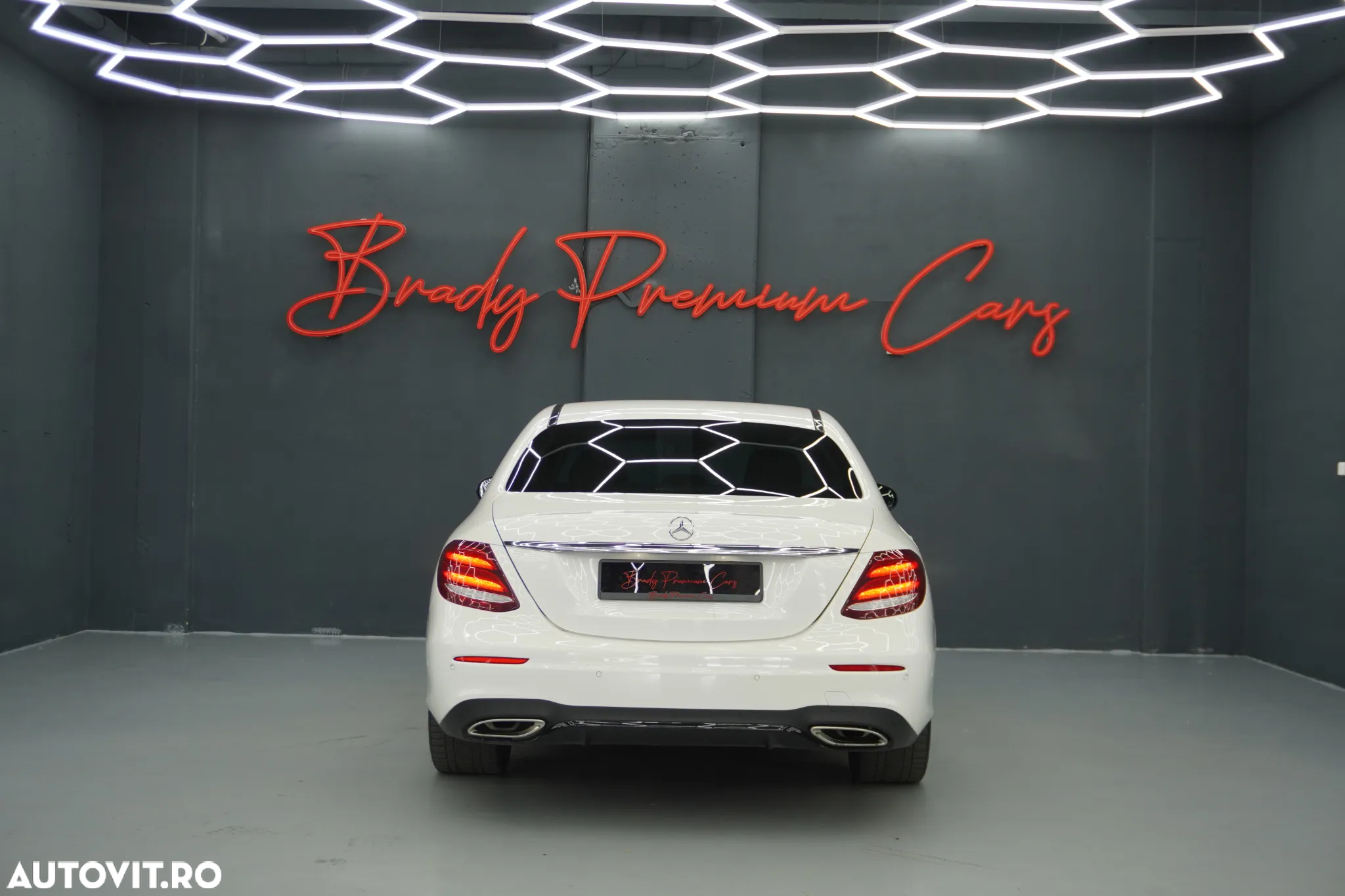 Mercedes-Benz E 250 9G-TRONIC - 8