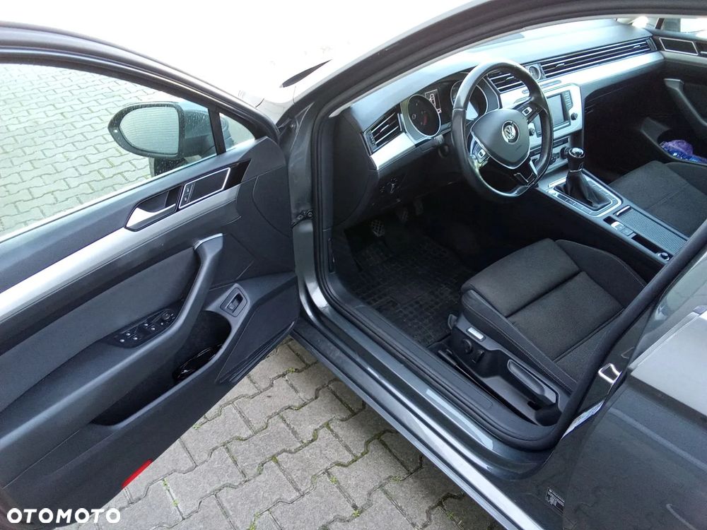 Volkswagen Passat 1.6 TDI (BlueMotion Technology) Comfortline - 9