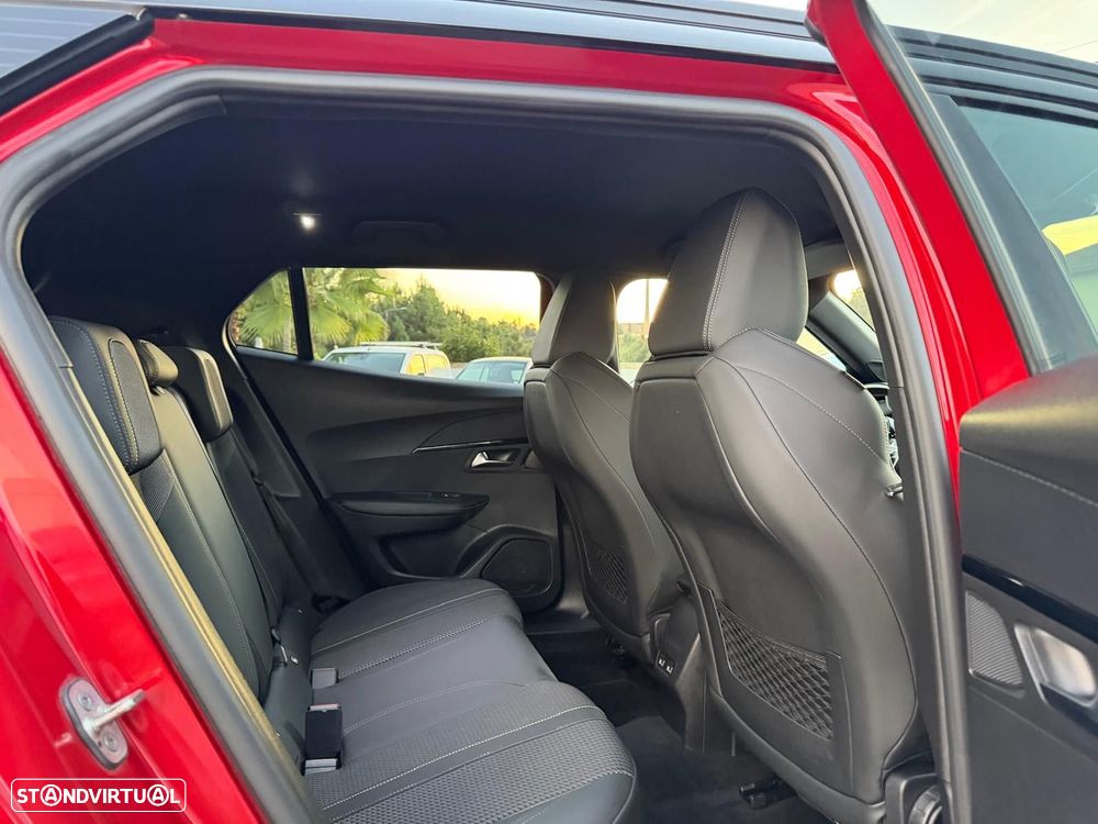 Peugeot 2008 1.2 PureTech GT EAT8 - 12
