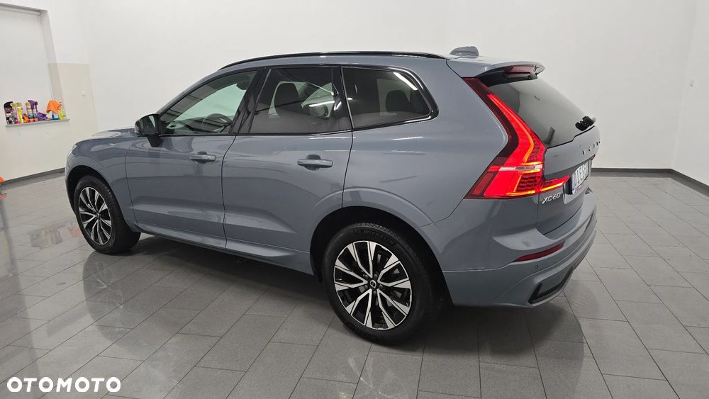 Volvo XC 60 B4 D Plus Dark - 4