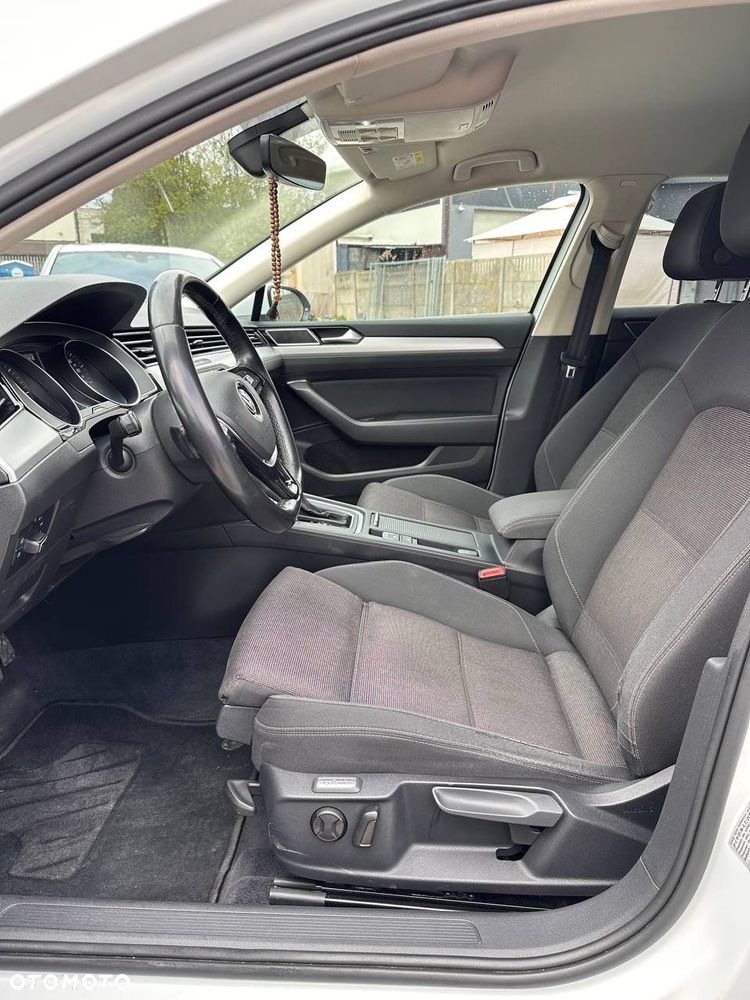 Volkswagen Passat - 14