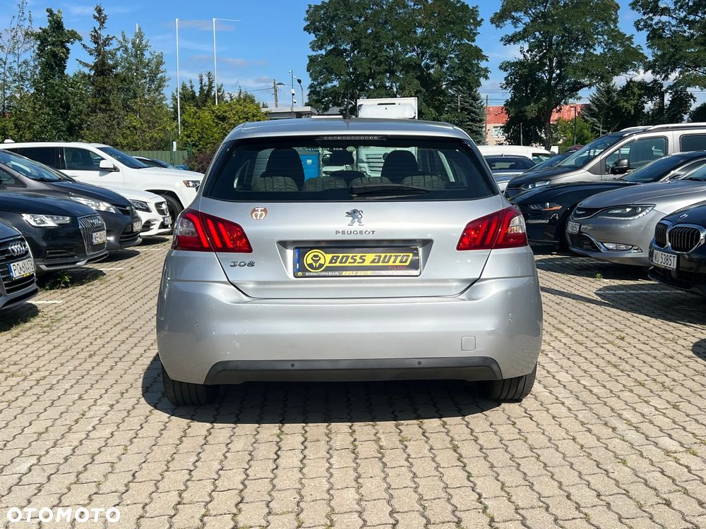 Peugeot 308 - 8