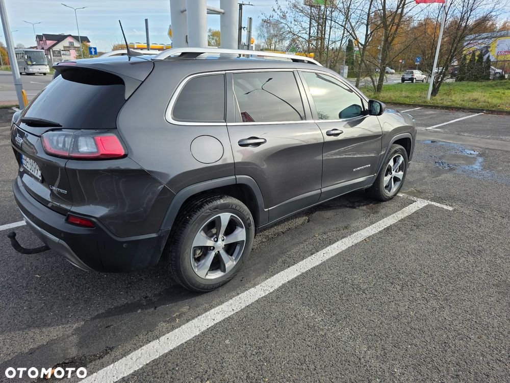 Jeep Cherokee - 4