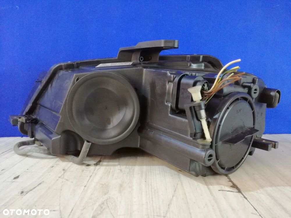 Audi A3 8P Lift 08/12 lampa reflektor przód prawa Anglik - 3