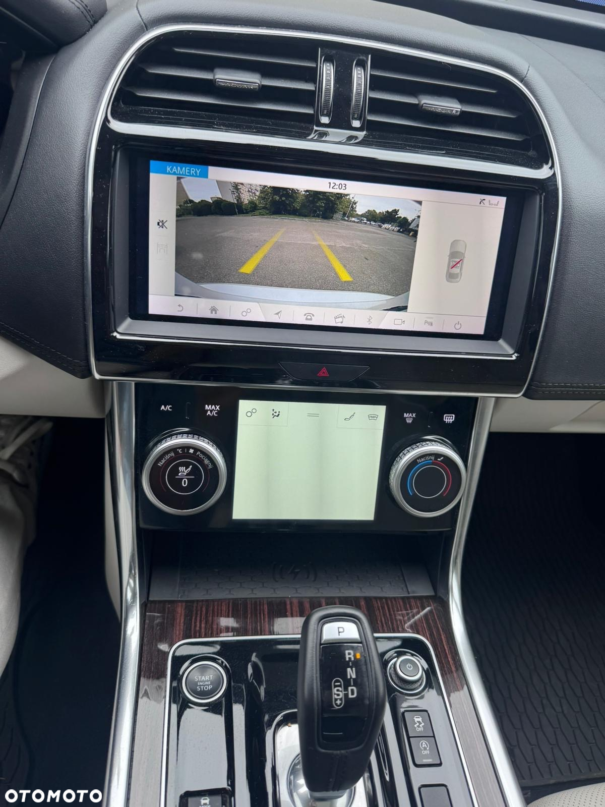 Jaguar XE - 34