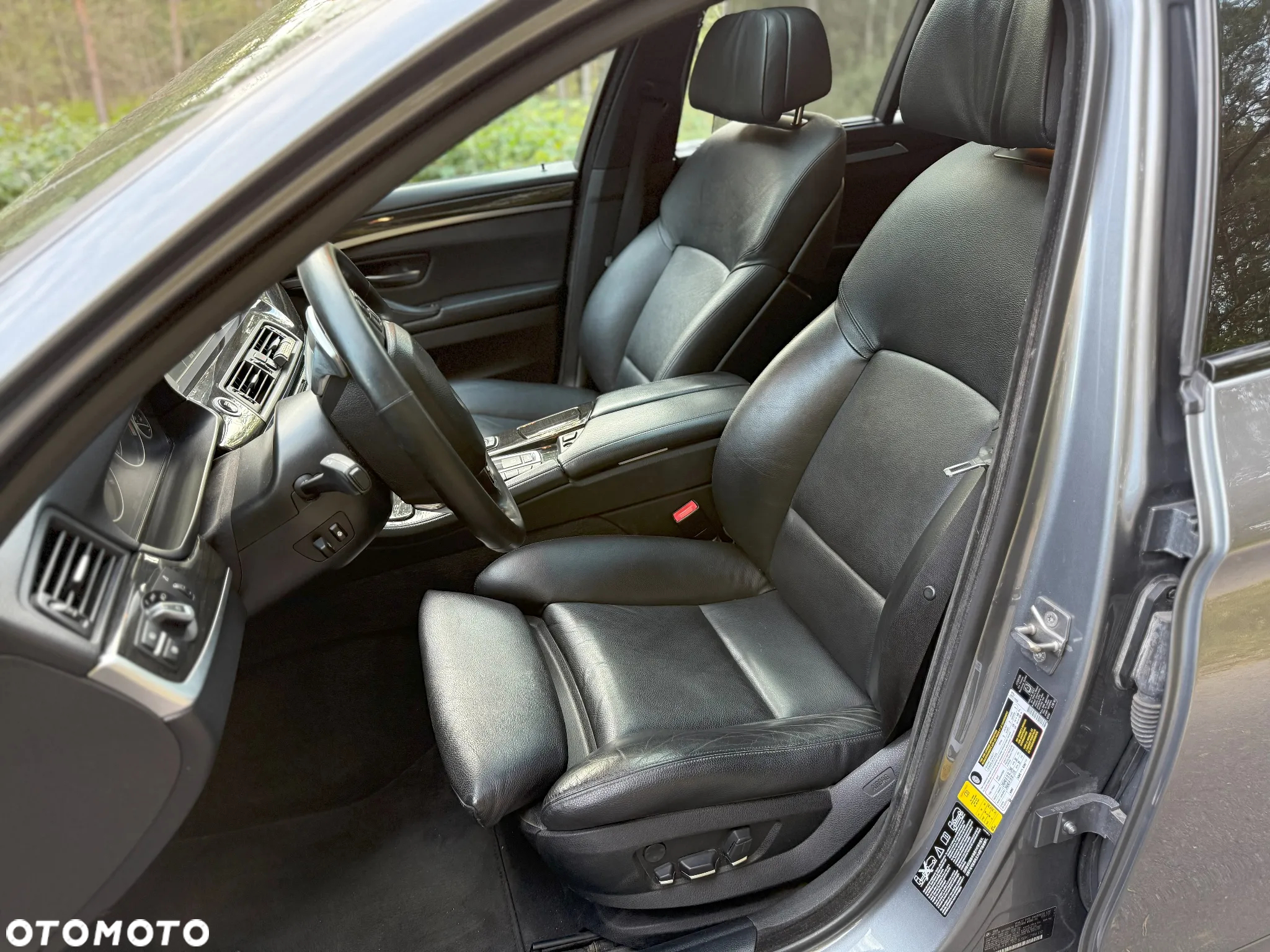 BMW Seria 5 550i - 16