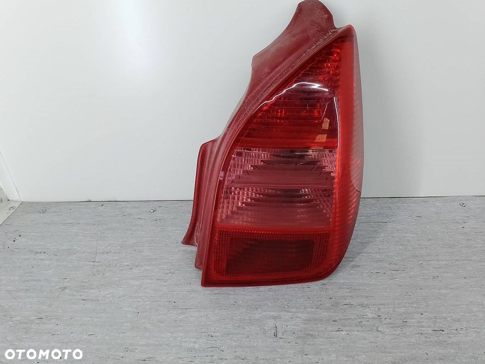 LAMPA TYLNA PRAWA CITROEN C2 HATCHBACK - 1