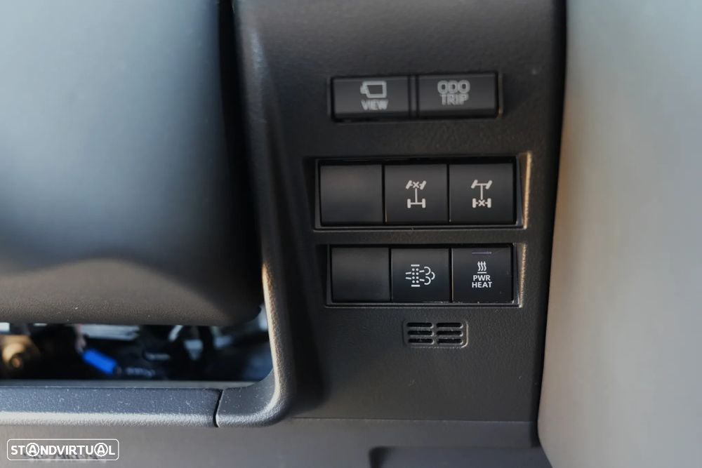 Toyota Land Cruiser - 60