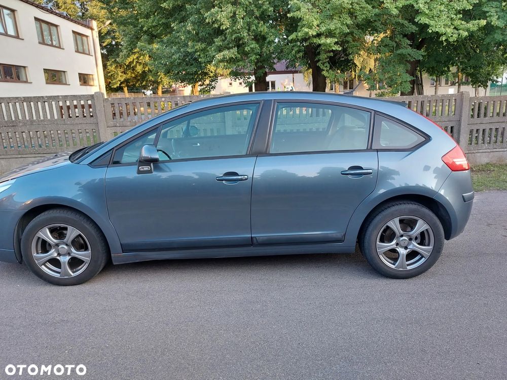 Citroën C4 1.6 16V Confort - 2
