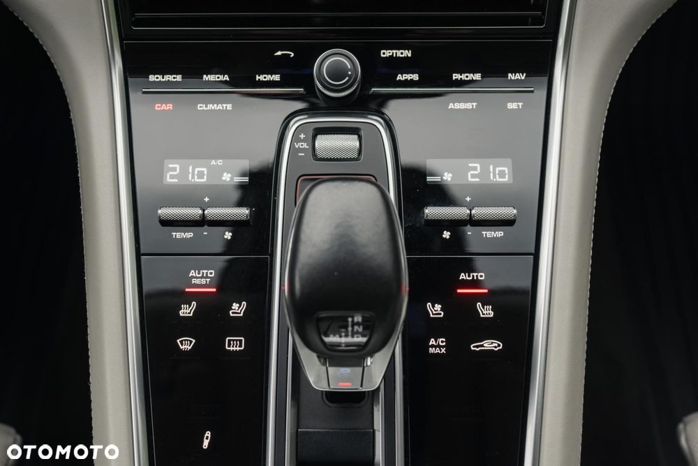Porsche Panamera - 25