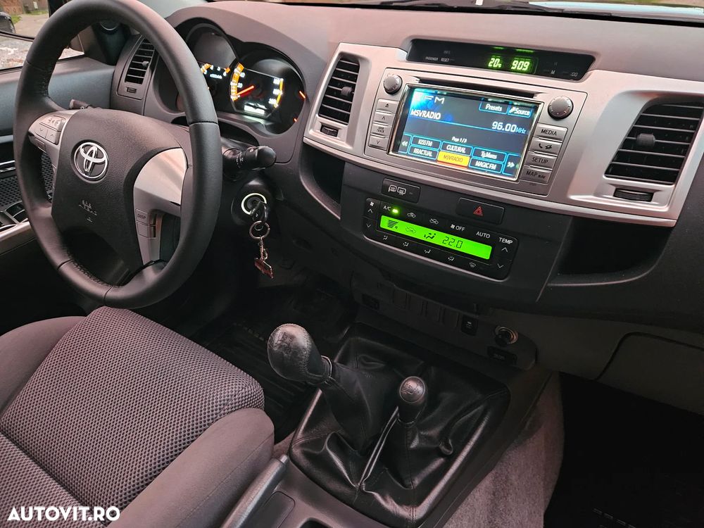 Toyota Hilux 4x4 Double Cab Executive - 17
