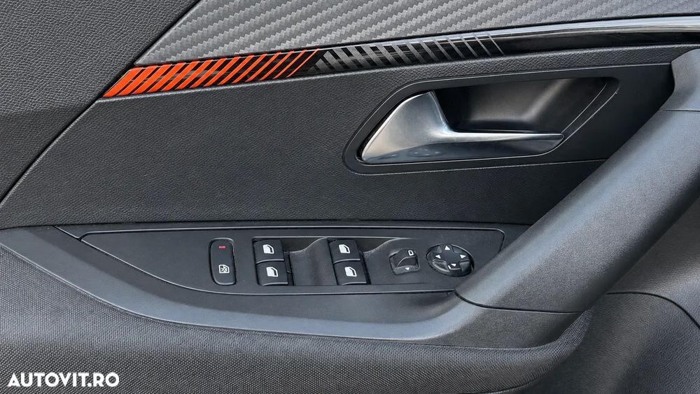 Peugeot 2008 1.2 L PureTech STT Allure - 21