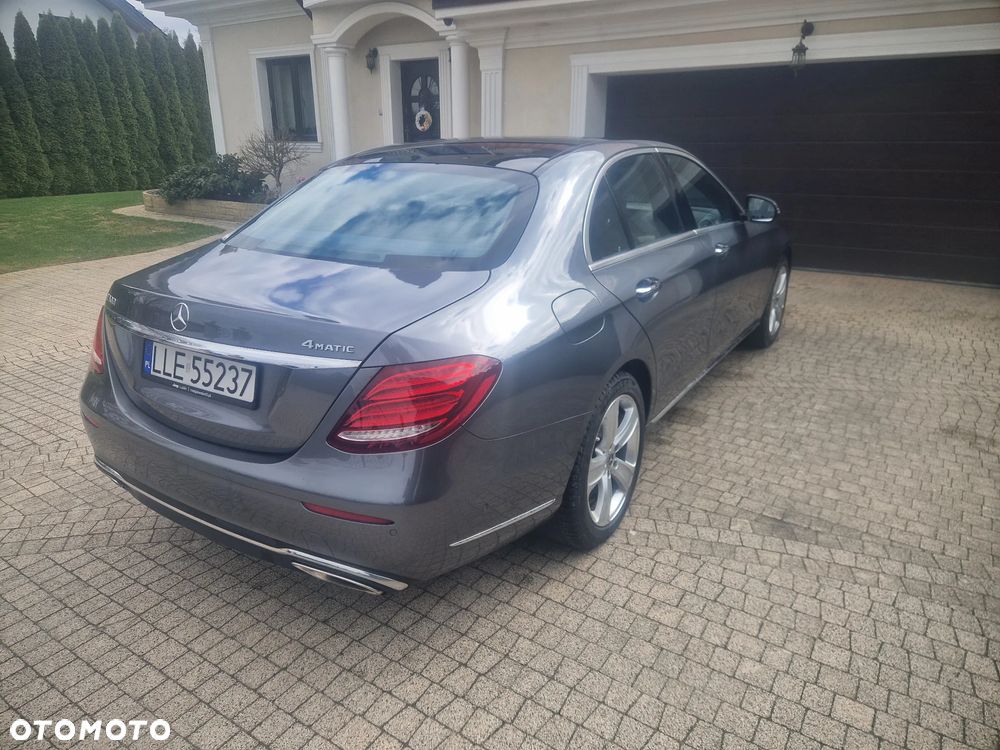 Mercedes-Benz Klasa E 300 9G-TRONIC Exclusive - 4