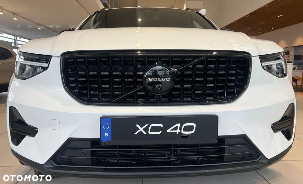 Volvo XC 40 B4 AWD Ultimate Dark - 8