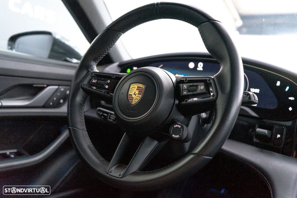 Porsche Taycan Cross Turismo 4S - 33