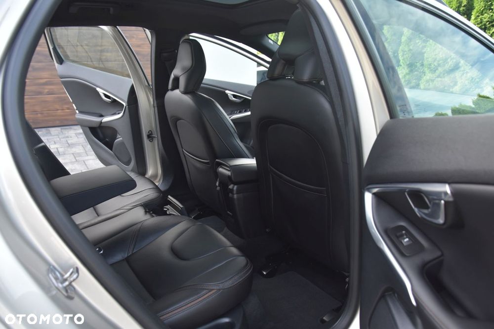 Volvo V40 Cross Country T3 Drive-E Summum - 22