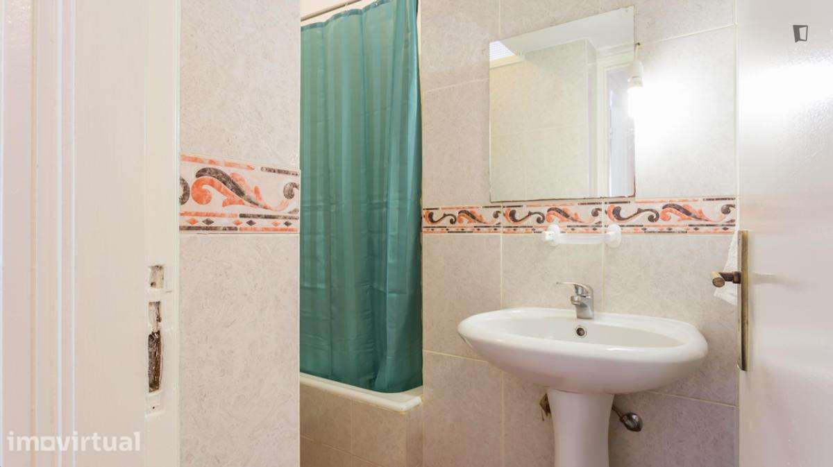 Quarto - localizado em Ramalde Porto - Grande imagem: 3/27