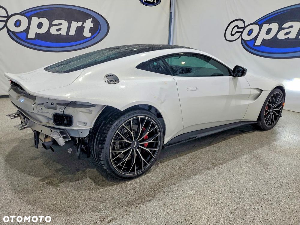 Aston Martin Vantage - 6