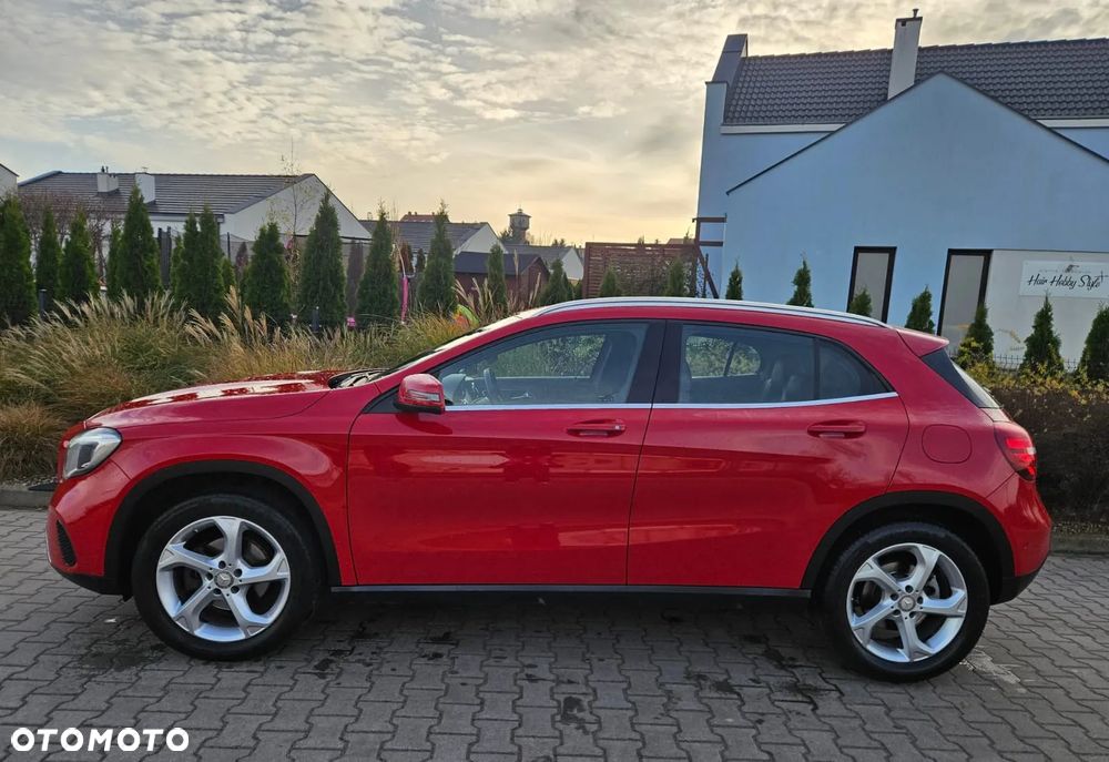 Mercedes-Benz GLA 200 7G-DCT - 16