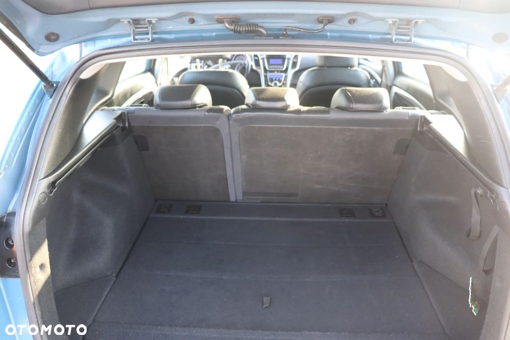 Hyundai i30 blue Kombi 1.6 CRDi Trend - 14