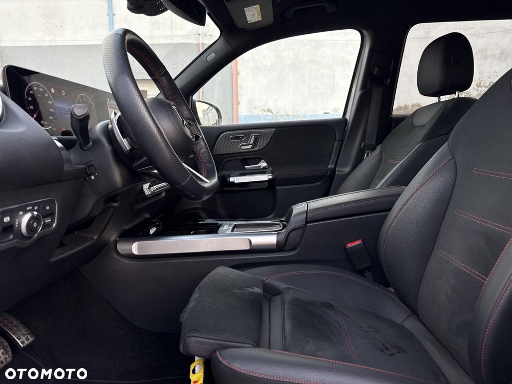 Mercedes-Benz GLB - 14