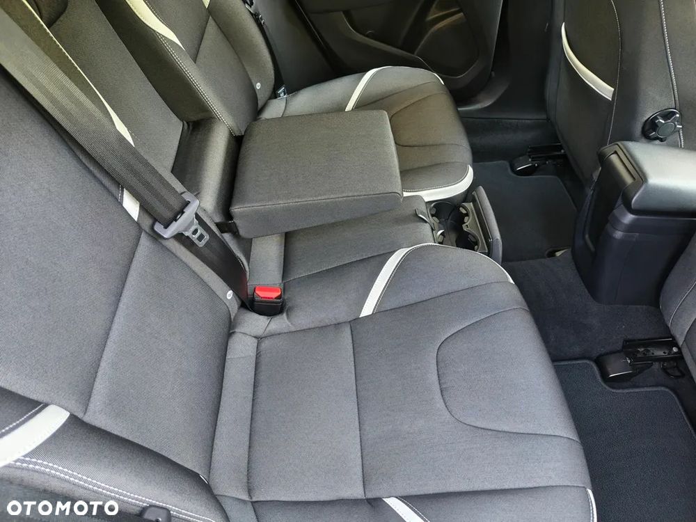 Volvo V40 T2 Linje Svart - 27