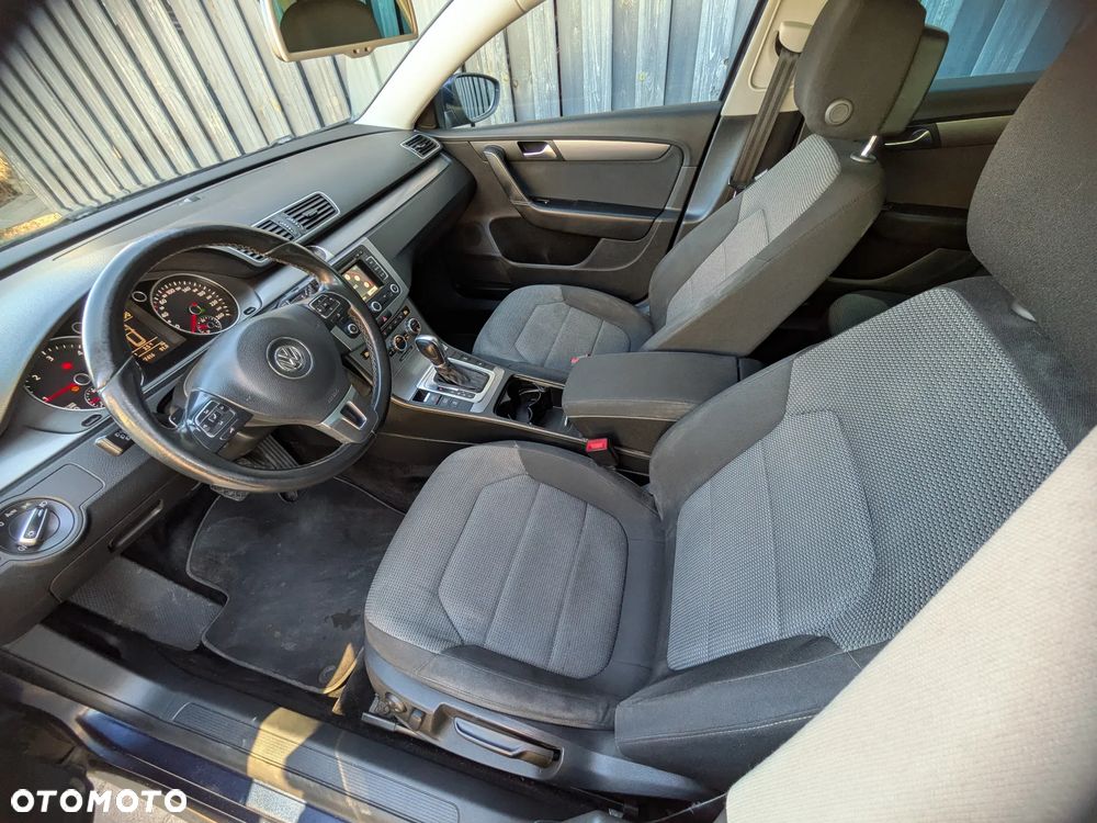 Volkswagen Passat - 11