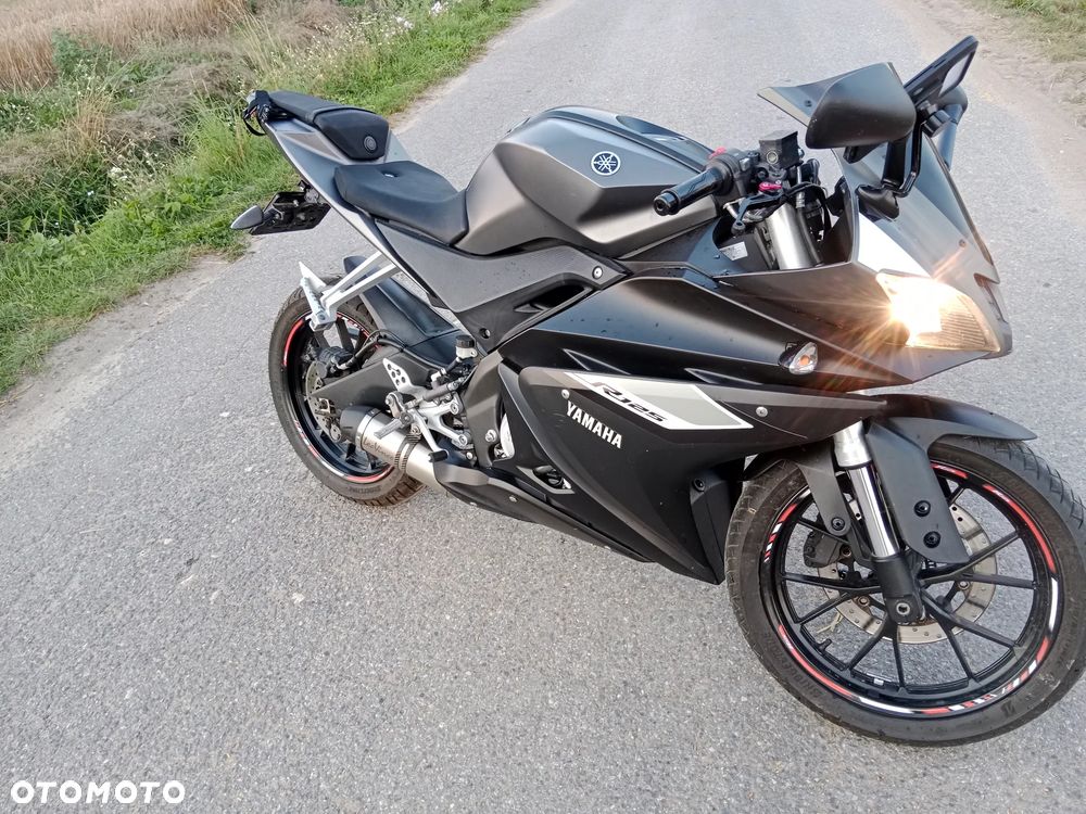 Yamaha YZF - 4
