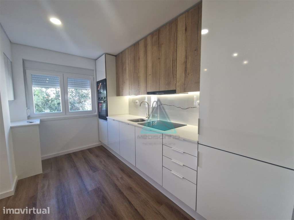 NOVIDADE * * T3 * * Seixal * * REMODELADO ** SUITE