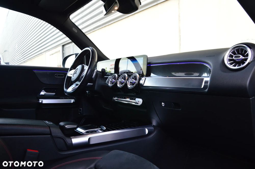 Mercedes-Benz GLB 250 4-Matic AMG Line 8G-DCT - 17