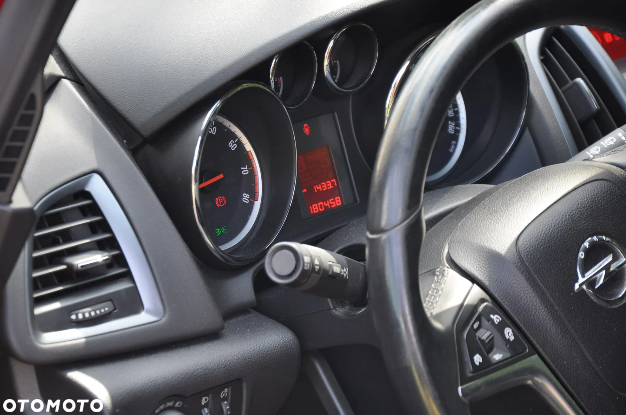 Opel Astra GTC 1.6 Turbo Sport - 12
