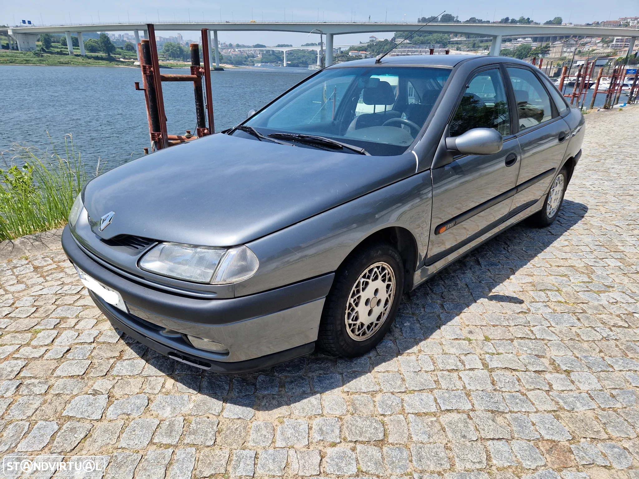 Renault Laguna 1.8 RXE - 2