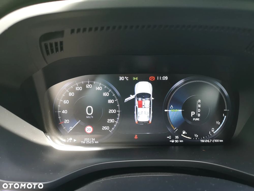 Volvo XC 60 T8 AWD Plug-In Hybrid R-Design - 38