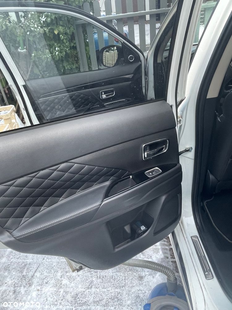 Mitsubishi Outlander 2.4 4WD Plug-In Hybrid Diamant+ - 9