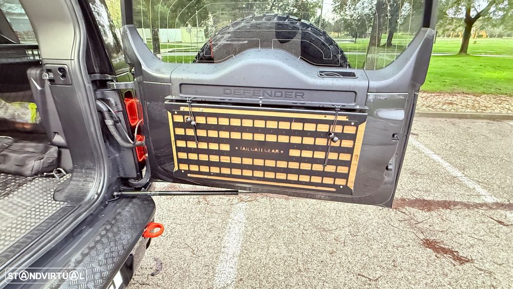 Land Rover Defender 2.0 P400e 110 AWD X-Dynamic SE - 16