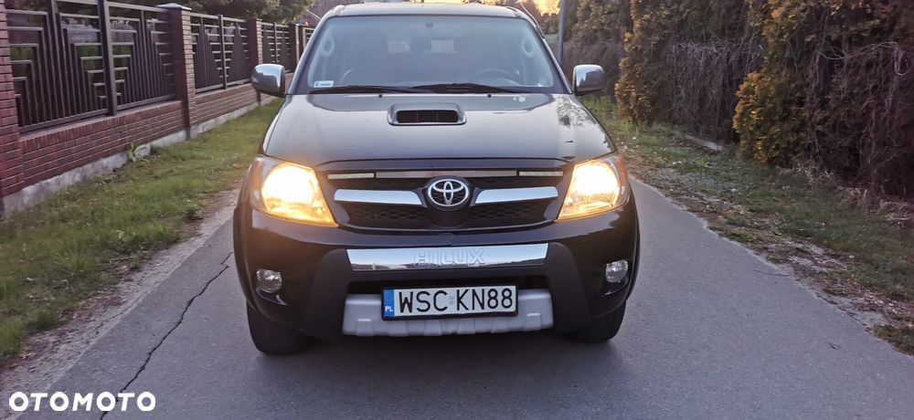 Toyota Hilux 2.5 D-4D DLX + - 3