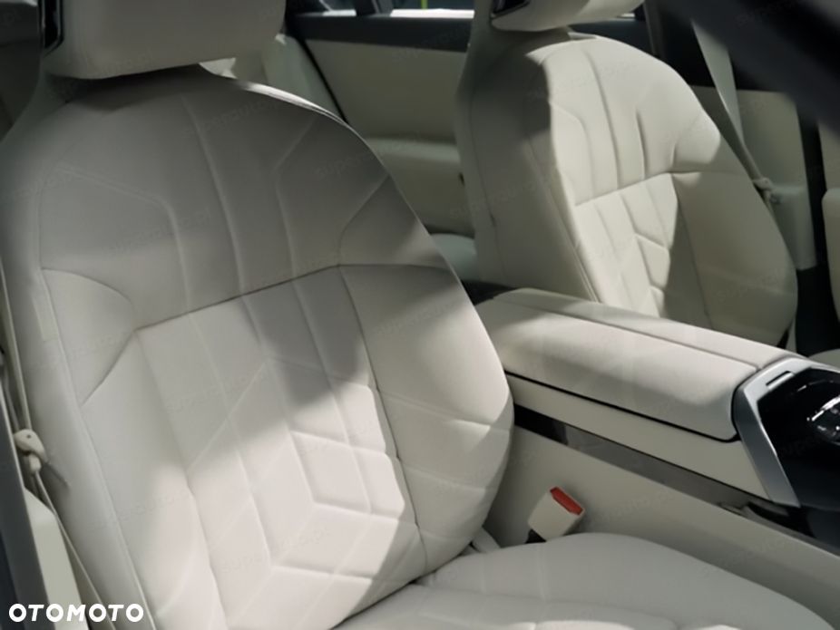 BMW i7 - 5