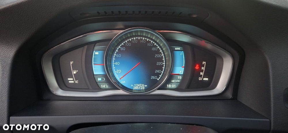 Volvo V60 D6 AWD Plug-in Hybrid Summum - 17