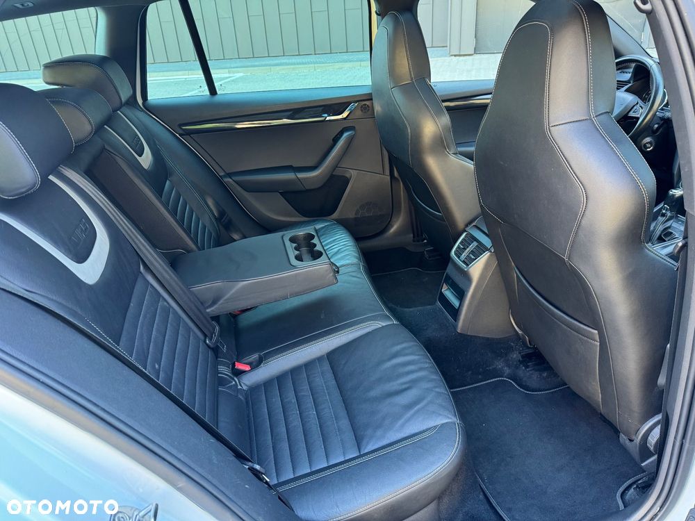 Skoda Octavia 2.0 TDI DSG RS - 25